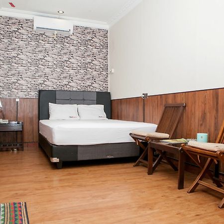 Reddoorz Plus Near Riau Street 万隆 外观 照片