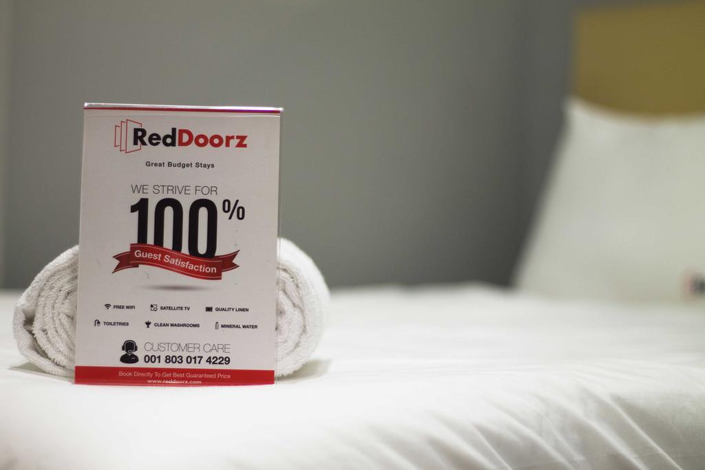 Reddoorz Plus Near Riau Street 万隆 外观 照片