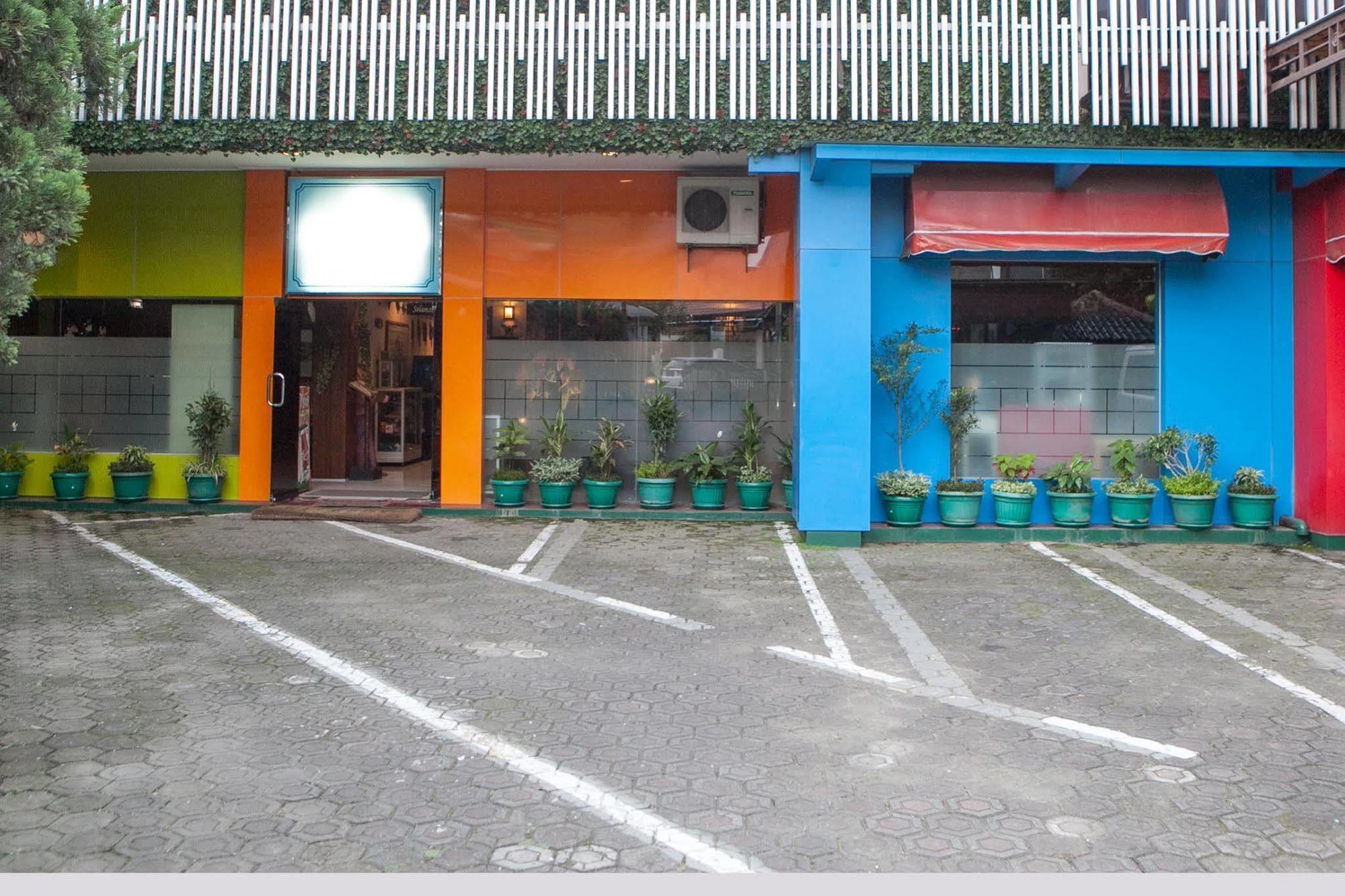 Reddoorz Plus Near Riau Street 万隆 外观 照片