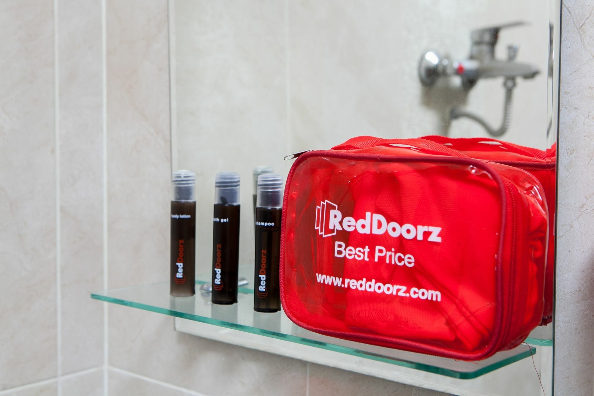 Reddoorz Plus Near Riau Street 万隆 外观 照片