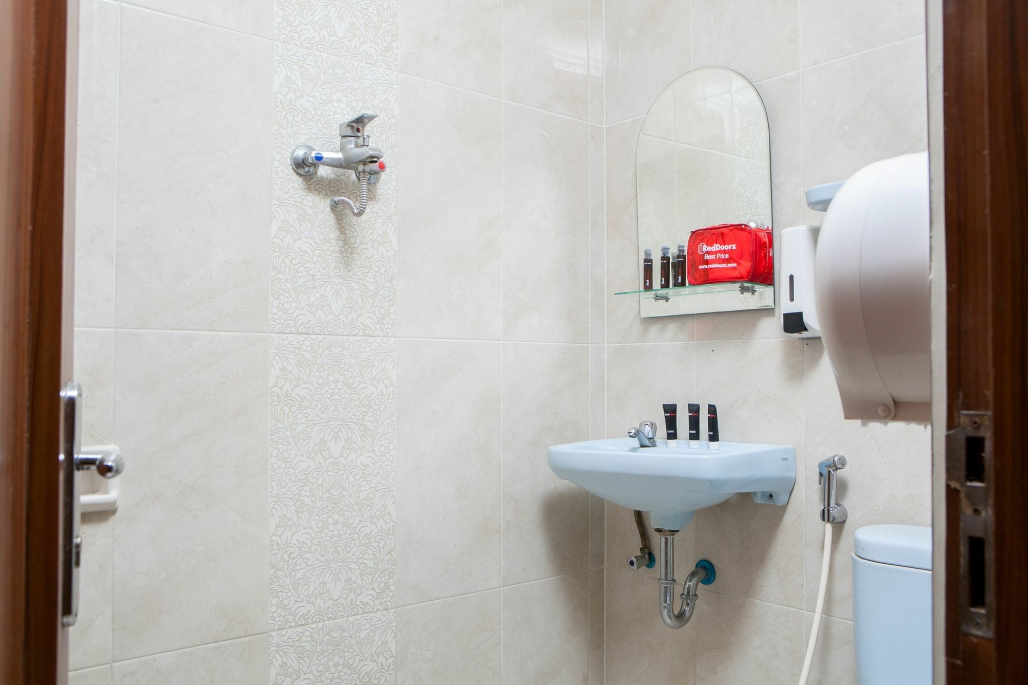 Reddoorz Plus Near Riau Street 万隆 外观 照片