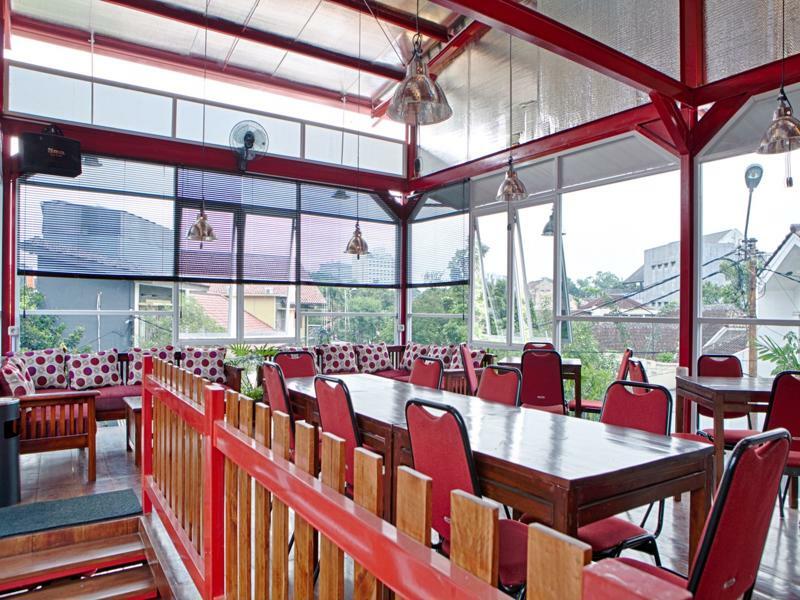 Reddoorz Plus Near Riau Street 万隆 外观 照片