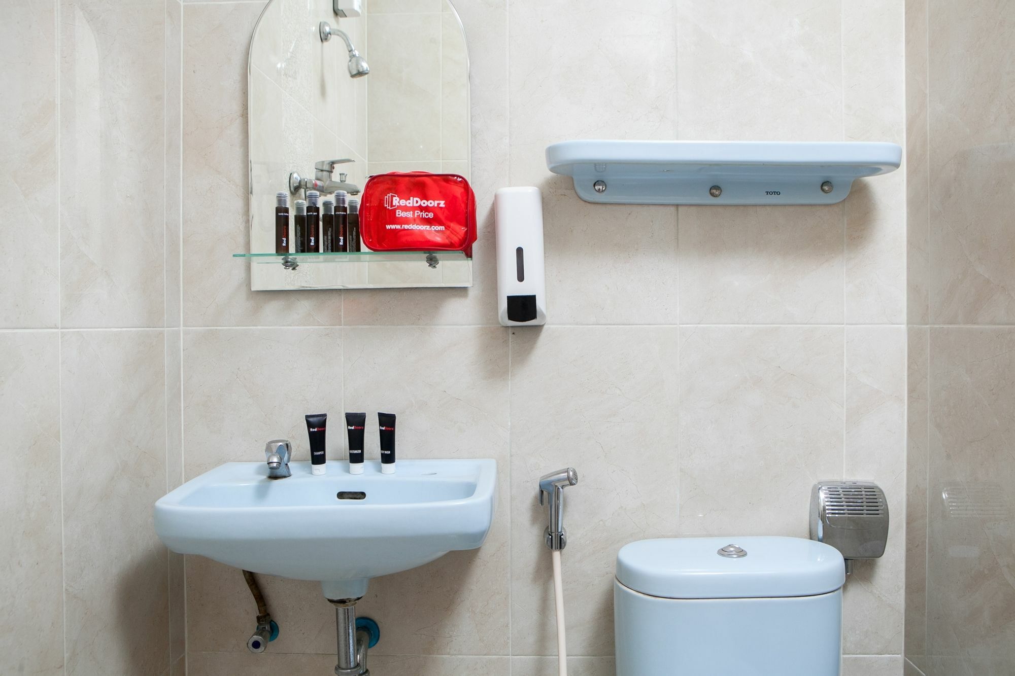 Reddoorz Plus Near Riau Street 万隆 外观 照片