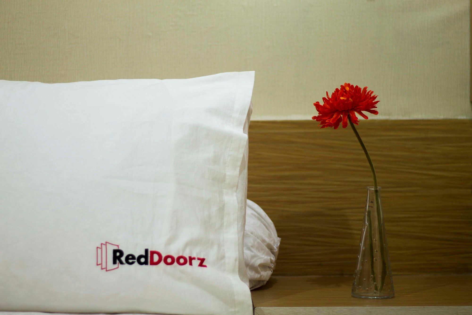 Reddoorz Plus Near Riau Street 万隆 外观 照片